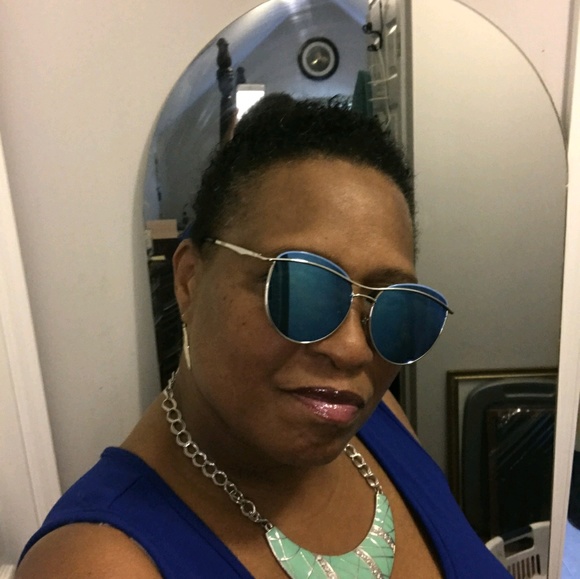 Profile Picture of Alberta Thomas (@springbert1) on Poshmark