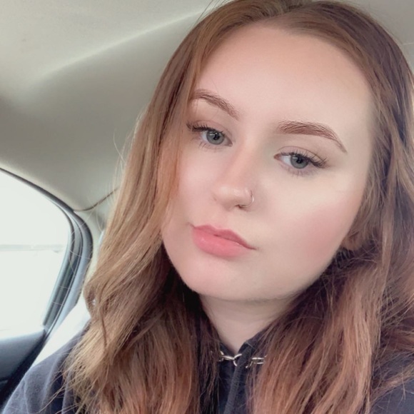 Profile Picture of Bre Gratton (@bregratton) on Poshmark