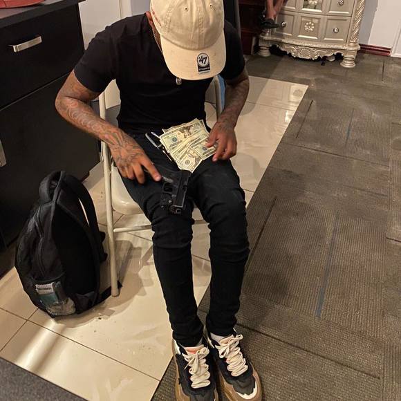 Profile Picture of Demarion Reese (@djuiceee_) on Poshmark