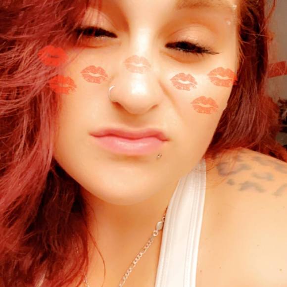 Profile Picture of Charlee Castlen (@charlee_castlen) on Poshmark