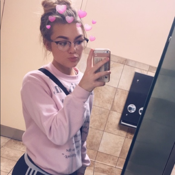 Profile Picture of Bianca Fisher (@biancafisher) on Poshmark