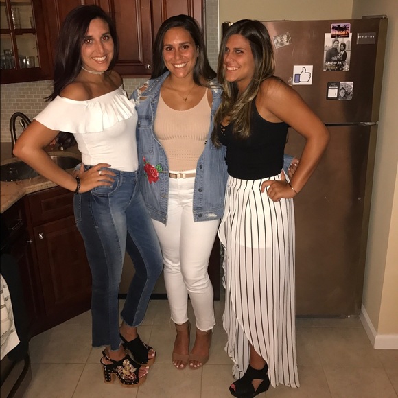 Profile Picture of Danielle Alfano (@daniellealfano1) on Poshmark