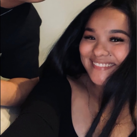 Profile Picture of Alejandra Aguilar (@alejandraagu518) on Poshmark