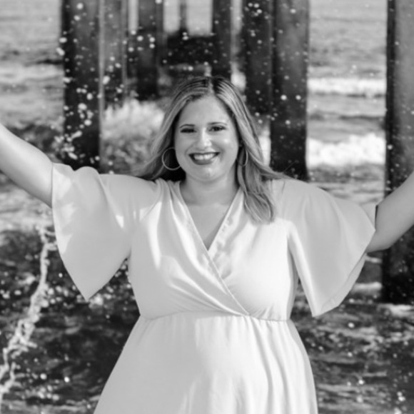 Profile Picture of Haley Waters (@haleywaters144) on Poshmark