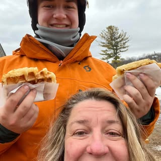 Profile Picture of Robin Hartnett (@robin.hartnett) on Instagram