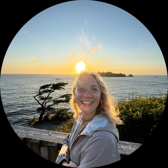 Profile Picture of Hannah Borchert (@hannah_wust) on Poshmark