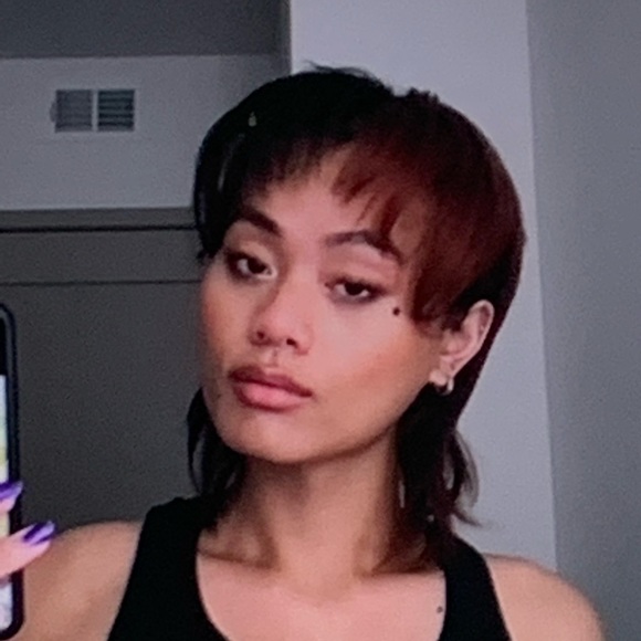 Profile Picture of Dani Nguyen (@danijn_) on Poshmark