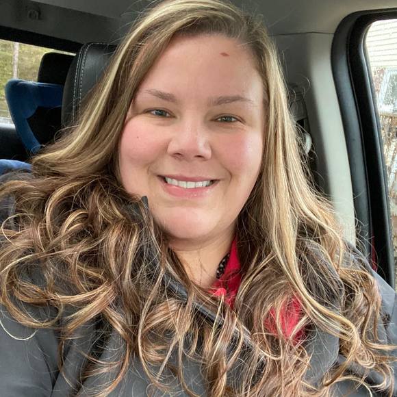 Profile Picture of Doralee Gillet (@doraleegillet) on Poshmark