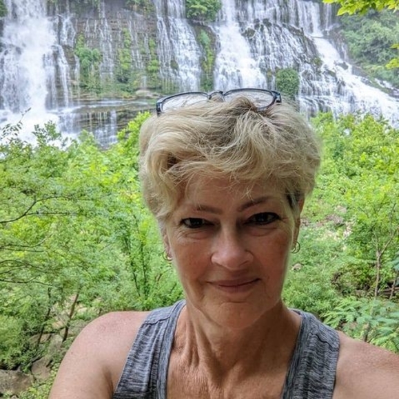 Profile Picture of Vicky fulcher Clark (@vicky6165) on Poshmark