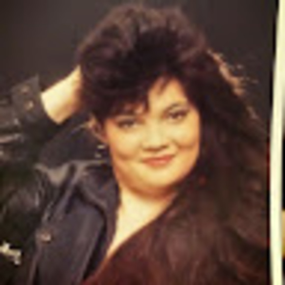 Profile Picture of Florence Lampro (@florencelampro) on Poshmark