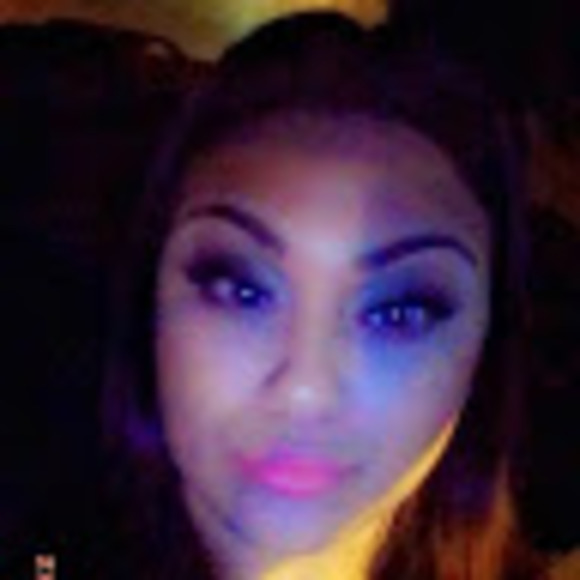 Profile Picture of Cynthia Delatorre (@cynthiadelat860) on Poshmark