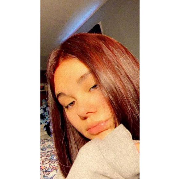 Profile Picture of Haleigh Newlin (@haleighnewlin) on Poshmark