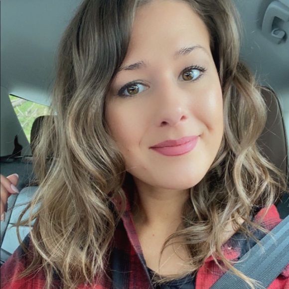 Profile Picture of Jamie Corry (@jamiecorry) on Poshmark