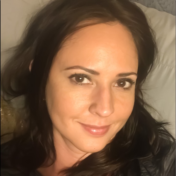 Profile Picture of Janette Stephan (@firefly1020) on Poshmark