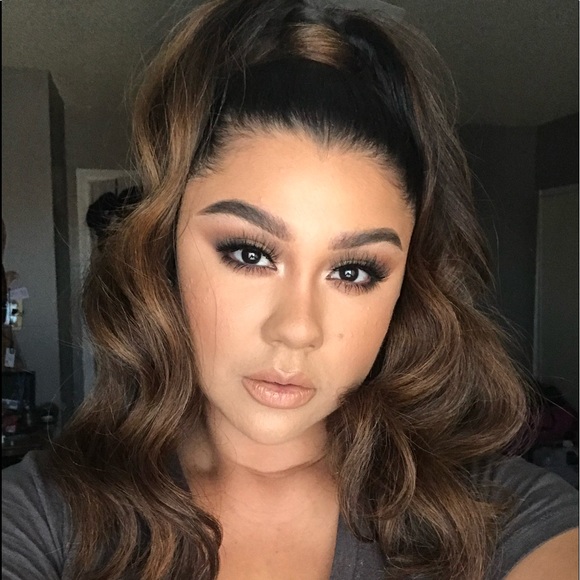 Profile Picture of Esther Rezvani (@erez1114) on Poshmark