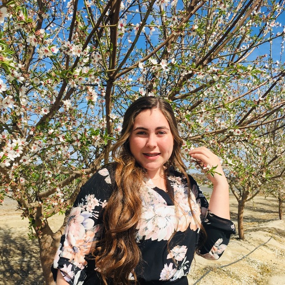 Profile Picture of Layla Tacherra (@layla_tacherra) on Poshmark