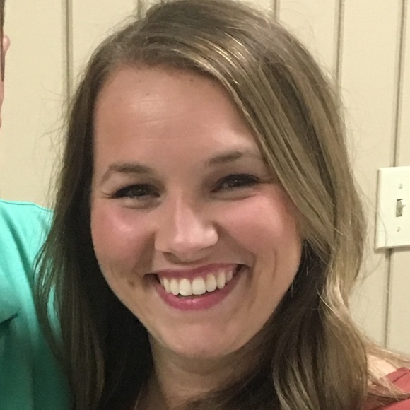 Profile Picture of Kacie Schaubert (@kacieschaubert) on Poshmark