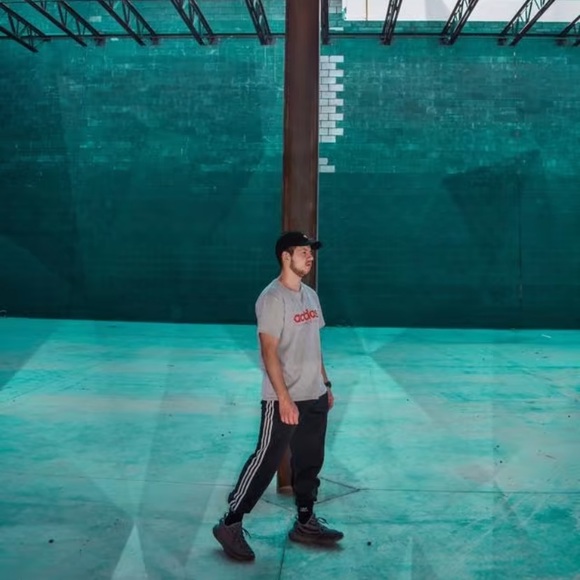 Profile Picture of Chris Calzada (@halo4pro1000) on Poshmark