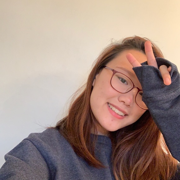 Profile Picture of Yaeni Kim (@yaenikim) on Poshmark