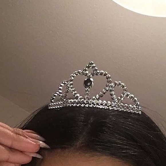 Profile Picture of Lenesha Swan (@ily_twix) on Poshmark