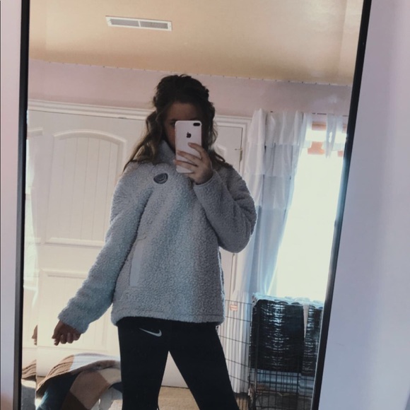 Profile Picture of Lucy Fischer (@yourlocalluc) on Poshmark