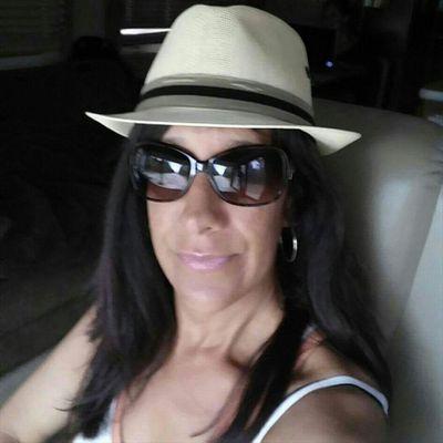 Profile Picture of April Silva (@silva_april) on Twitter
