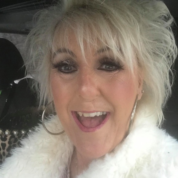 Profile Picture of Michelle Woomer (@woomer3) on Poshmark