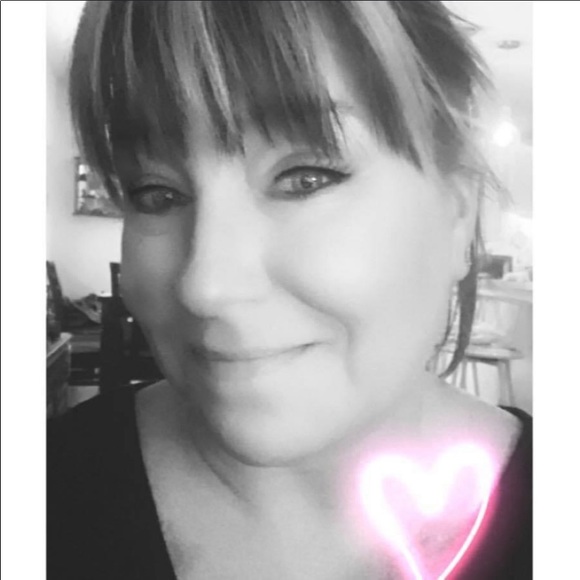 Profile Picture of Amber Mcclain (@tazfin) on Poshmark