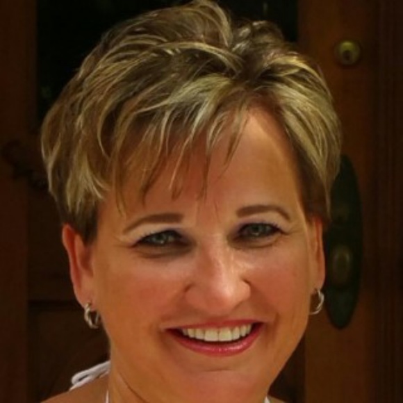 Profile Picture of Katherine Mountain (@kmountain1963) on Poshmark
