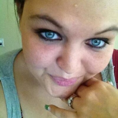 Profile Picture of Danielle McClinton (@mommynarmywife) on Twitter