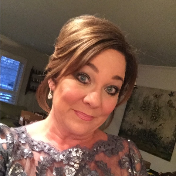 Profile Picture of Ashley Backer (@ashbackee) on Poshmark