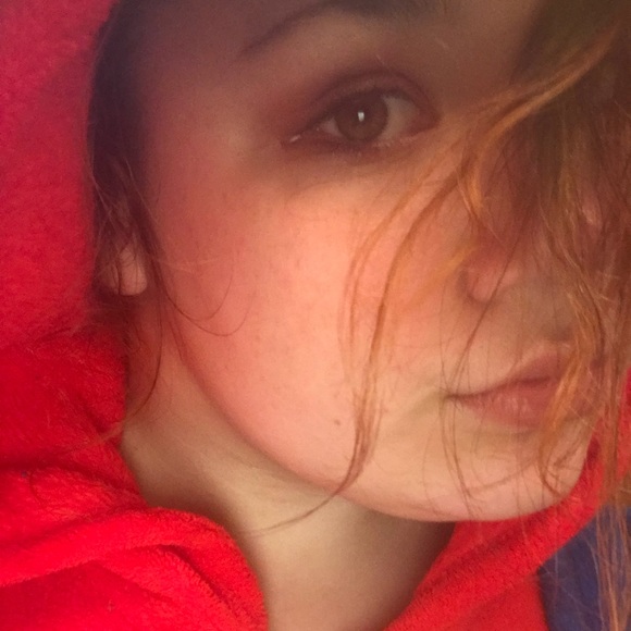 Profile Picture of Sarah Ritter (@sarwahlynne) on Poshmark