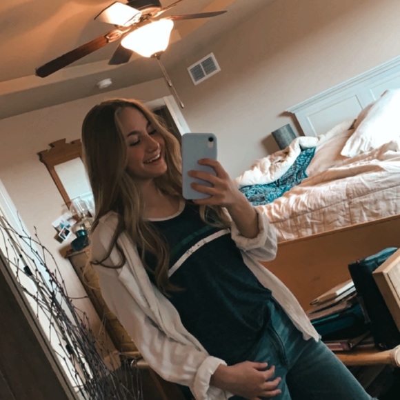 Shaylee Kleemeyer - Poshmark Profile Picture of Shaylee Kleemeyer (@skleemeyer) on Poshmark