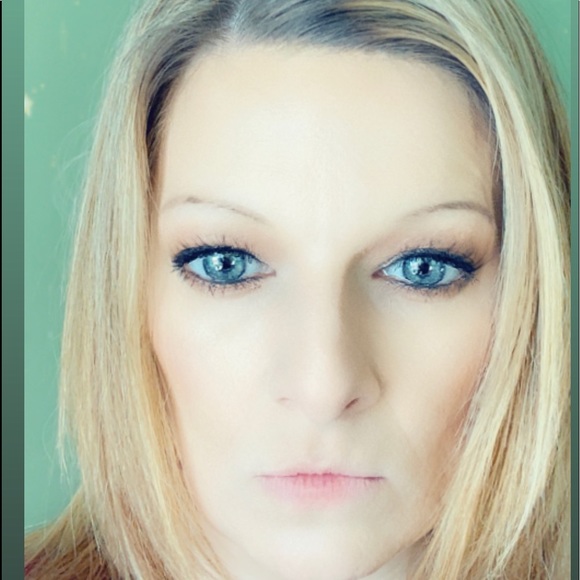 Profile Picture of Sarah Pacovsky (@sarahp37) on Poshmark
