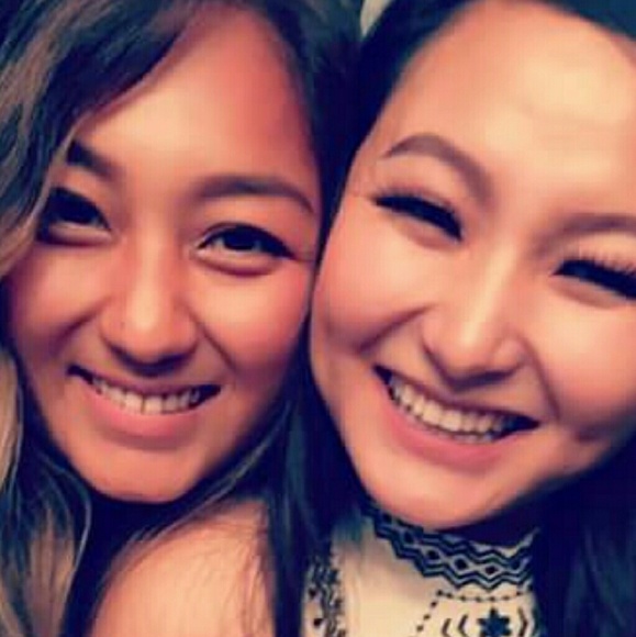 Profile Picture of Bee Xiong (@beexiong21) on Poshmark