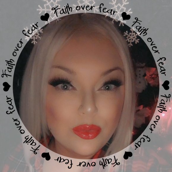 Profile Picture of Heather Hobbs (@hkhjaco) on Poshmark
