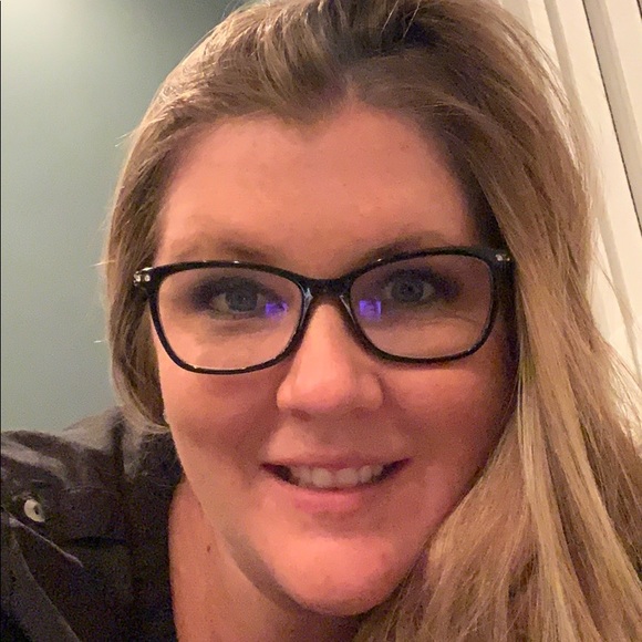 Profile Picture of Stacy Summerfield (@stacyvan12) on Poshmark