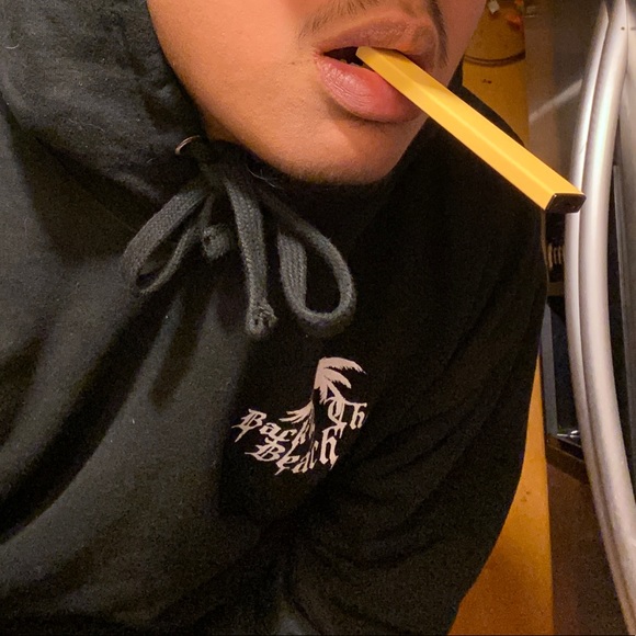 Profile Picture of Isaac Sim (@xisaxahx) on Poshmark