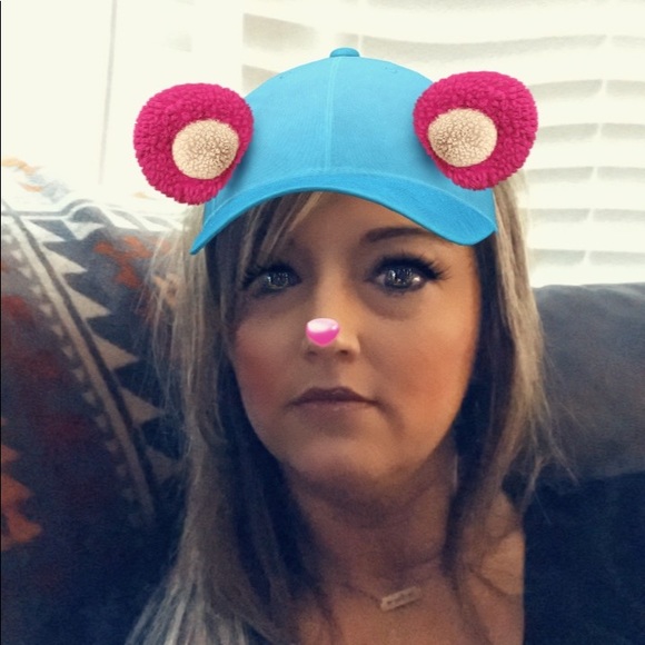 Profile Picture of Mandy Mcdaniel (@mandycuttingup) on Poshmark
