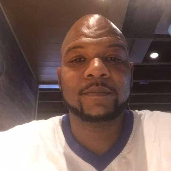 Profile Picture of Mario Green (@mario_green) on Poshmark