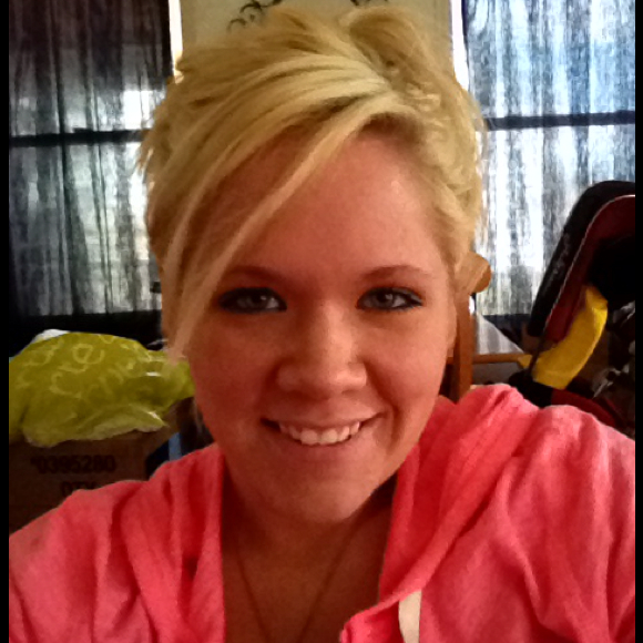 Profile Picture of Emily Ouding (@emilyjayne11) on Poshmark