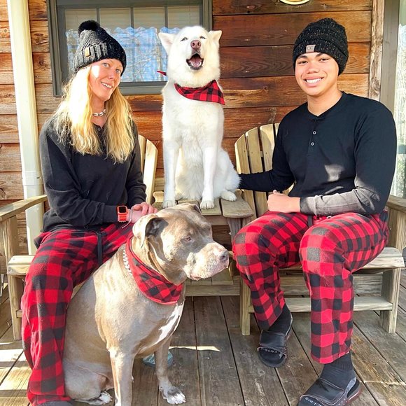 Profile Picture of Kristen Chesser (@snostyle06) on Poshmark