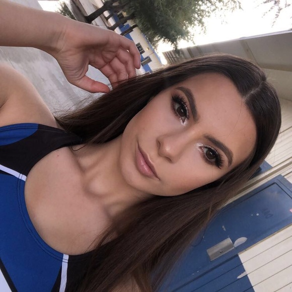 Profile Picture of Briana Limon (@brianalim19) on Poshmark