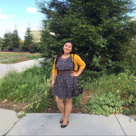 Profile Picture of Mai Vue (@maivue14) on Poshmark