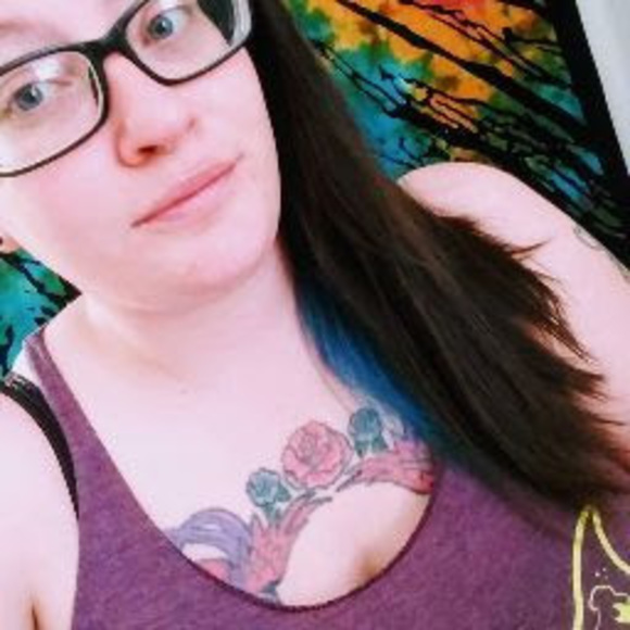 Profile Picture of Amanda Ogle (@asolot14) on Poshmark