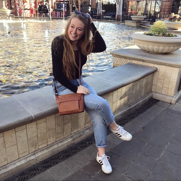 Profile Picture of Amelia Heckert (@amheckert) on Poshmark