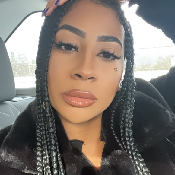 Profile Picture of Francyne Villavicencio (@francynev17) on Poshmark