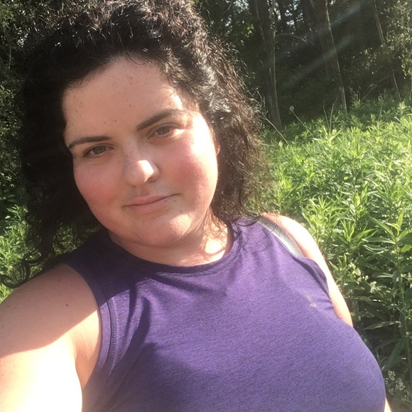 Profile Picture of Marisa Forler (@marisaforler) on Poshmark