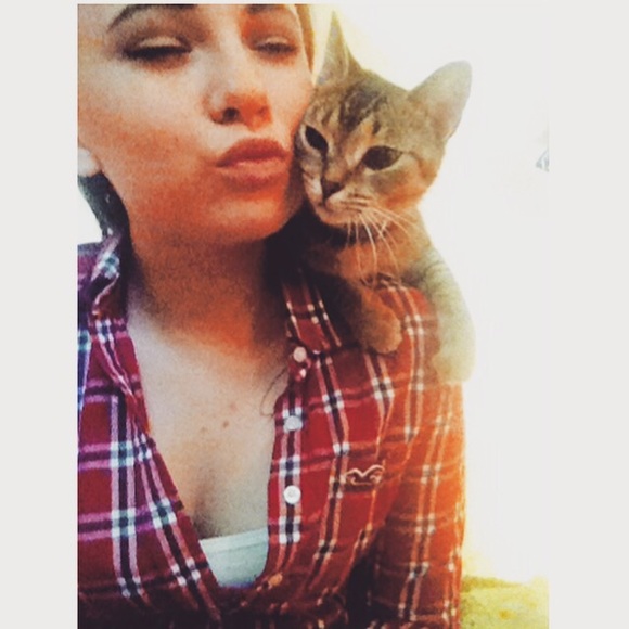 Profile Picture of Mary Birchfield (@kitty_lavon) on Poshmark