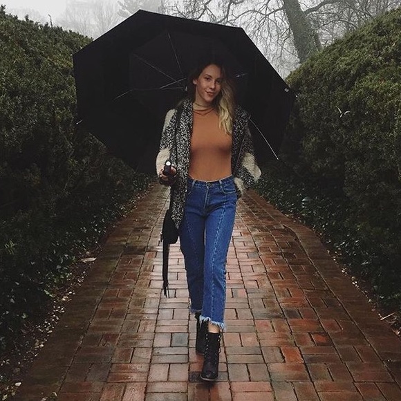 Profile Picture of Ashley Petti (@ashley_petti) on Poshmark